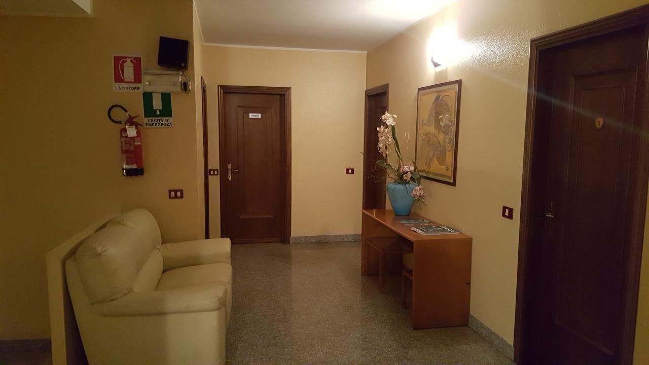 Hotel Ristorante Centrale Vestone Exterior photo