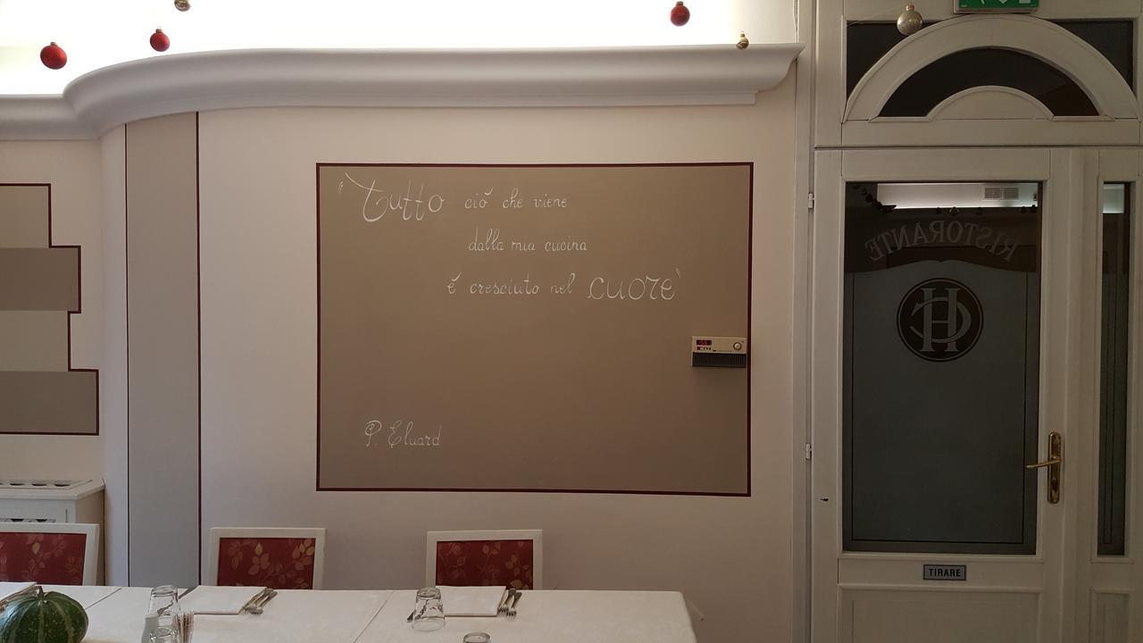 Hotel Ristorante Centrale Vestone Exterior photo