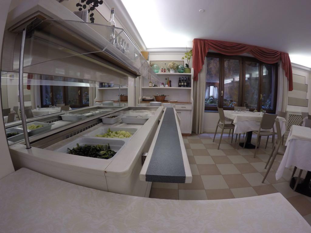 Hotel Ristorante Centrale Vestone Exterior photo